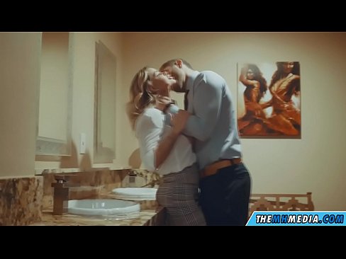 ❤️ När en bystig blondin förför dig på en offentlig toalett ❤️❌ Sluts at us sv.mysexgamer.ru ❌